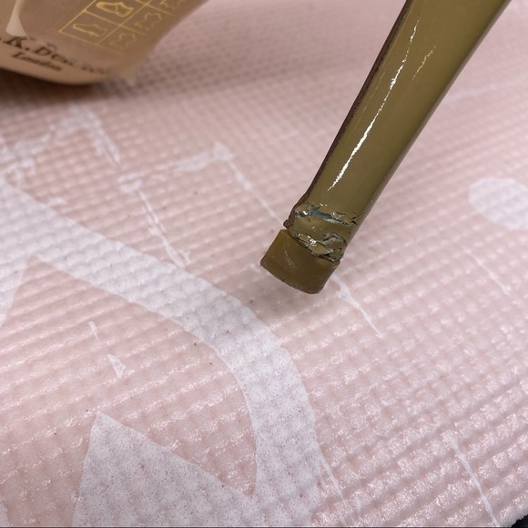 L.K. BENNETT Nude Patent Stila Courts Heel sz 36 - Picture 7 of 7